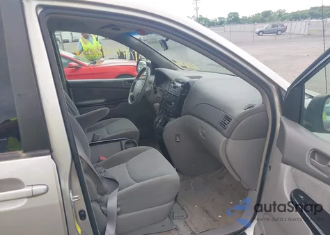 2005 Toyota Sienna Le z USA, uszkodzony, nr VIN 5TDZA23C95S238598